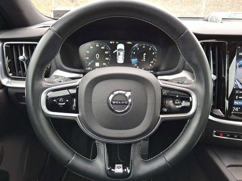 Used 2019 Volvo S60 T6 R-Design image 18