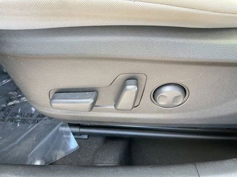 Used 2022 Hyundai Kona Limited image 9