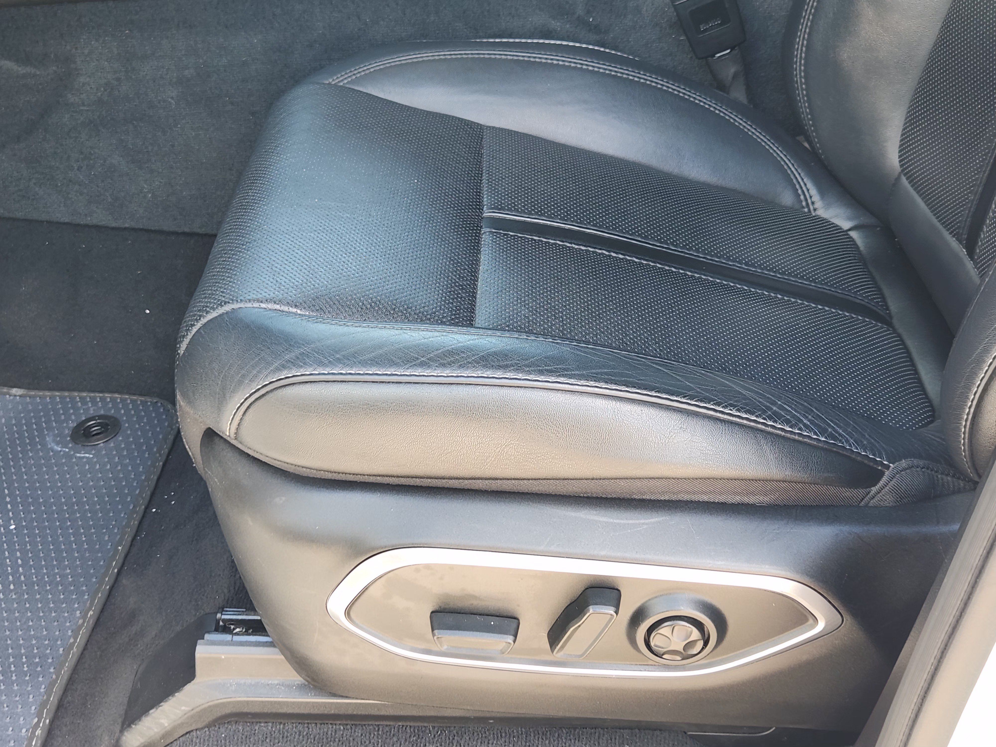 Used 2024 Jeep Wagoneer Series II w/ Flexible Seating Group RWD image 24