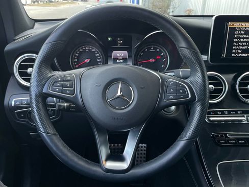 Used 2019 Mercedes-Benz GLC 300 4MATIC image 15