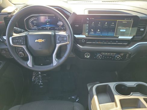 Used 2022 Chevrolet Silverado 1500 LT RWD image 4