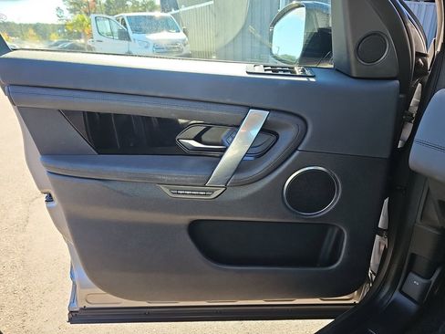 Used 2022 Land Rover Discovery Sport SE image 32