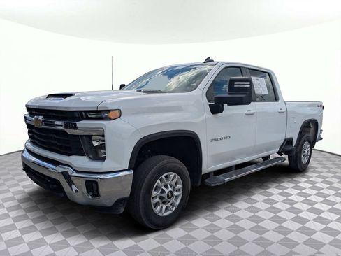 Used 2025 Chevrolet Silverado 2500 LT w/ Convenience Package AWD/4WD image 8