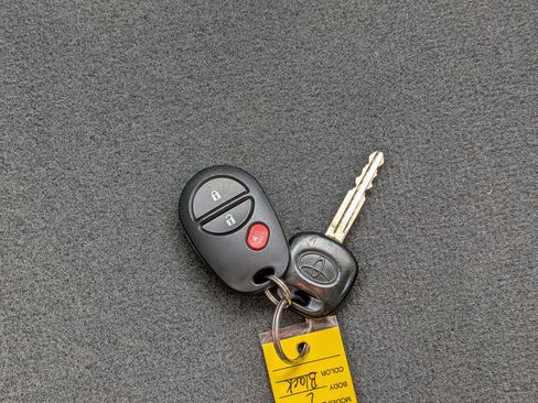 Used 2019 Toyota Sienna L w/ Carpet Mat Package FWD image 33