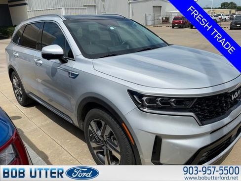 Used 2023 Kia Sorento SX Prestige w/ Panoramic Sunroof Package AWD/4WD image 3