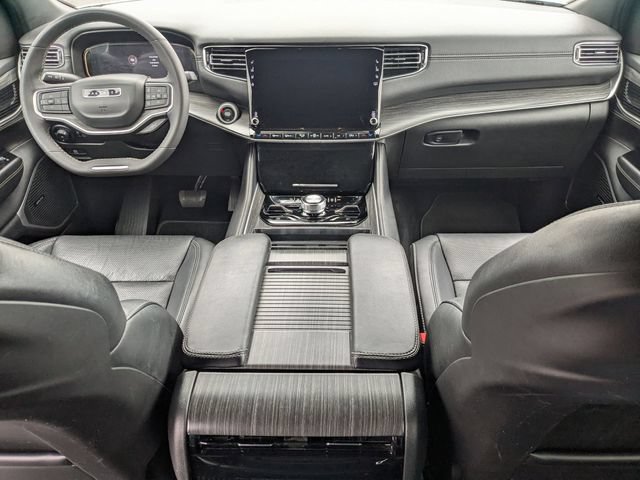 Used 2023 Jeep Wagoneer L Series III w/ Preferred Equipment Group AWD/4WD image 17