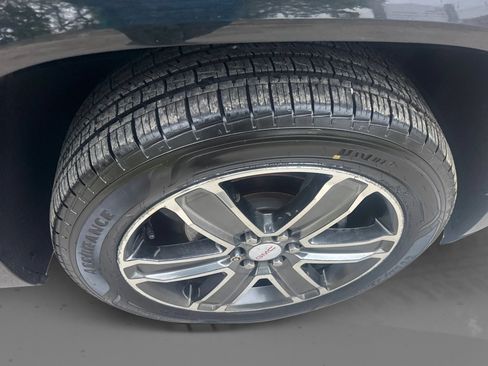 Used 2018 GMC Acadia Denali w/ Technology Package AWD/4WD image 25