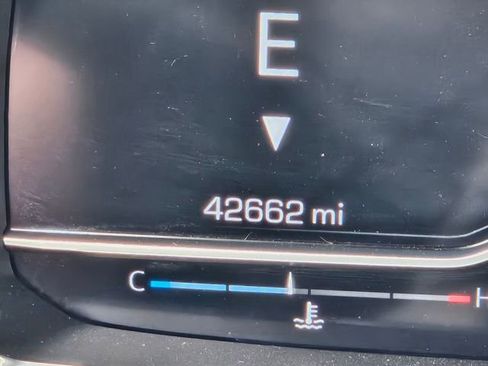 Used 2023 GMC Yukon SLT image 9