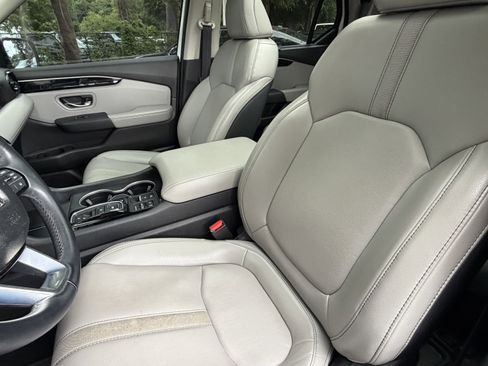 Used 2023 Honda Pilot Touring image 17