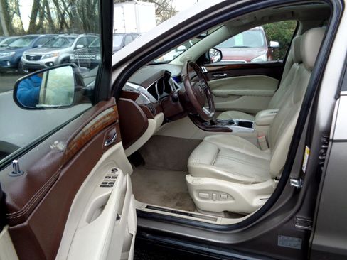 Used 2011 Cadillac SRX Luxury image 22