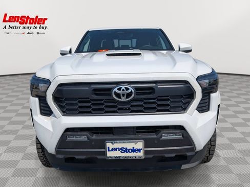 Used 2025 Toyota Tacoma TRD Sport w/ TRD Sport Upgrade Package AWD/4WD image 8