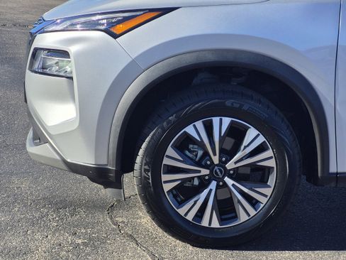 Used 2023 Nissan Rogue SV image 11