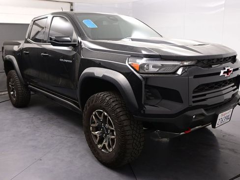 Used 2024 Chevrolet Colorado ZR2 w/ ZR2 Convenience Package III AWD/4WD image 3