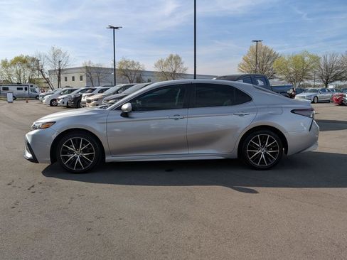 Used 2023 Toyota Camry SE image 9