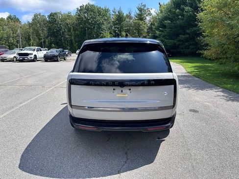 Used 2025 Land Rover Range Rover SV AWD/4WD image 4