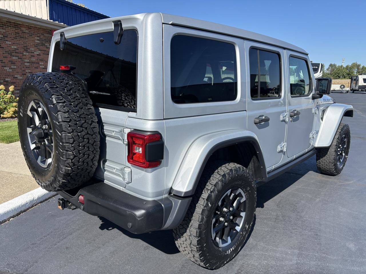 Used 2024 Jeep Wrangler Unlimited Rubicon 4xe AWD/4WD image 3