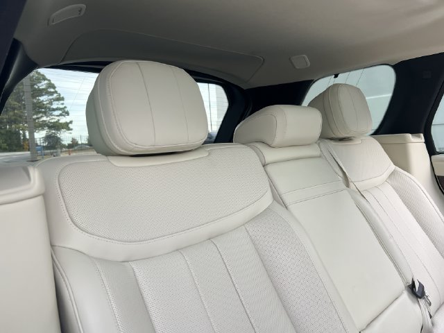 Used 2024 Land Rover Range Rover SE AWD/4WD image 31
