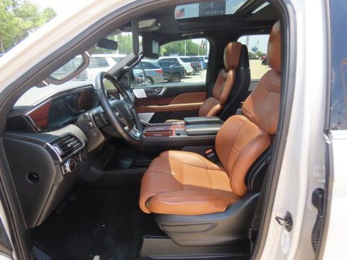 Used 2021 Lincoln Navigator Reserve w/ Luxury Package RWD image 25