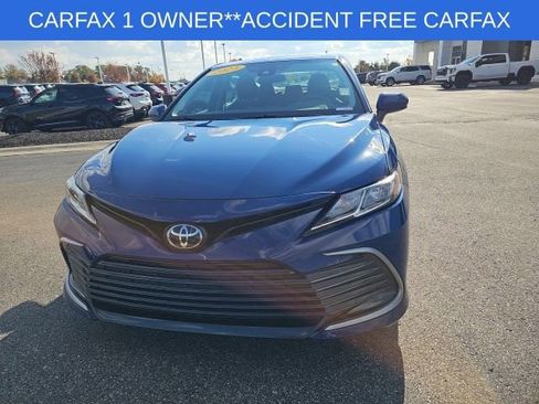 Used 2023 Toyota Camry LE image 5