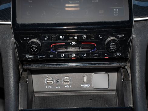 Used 2023 Jeep Grand Cherokee Trailhawk w/ Luxury Tech Group III image 24