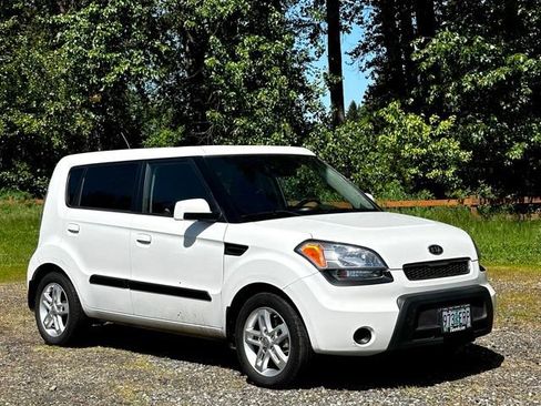 Used 2010 Kia Soul + FWD image 1