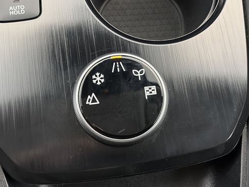 Used 2025 Nissan Rogue SV image 25