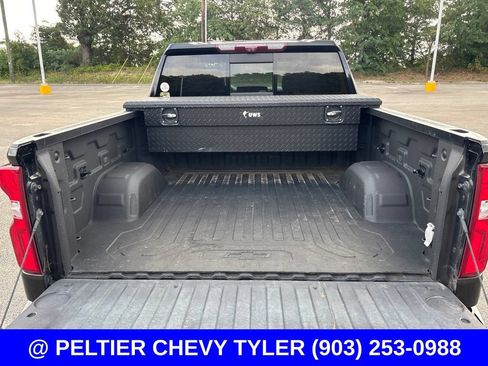 Used 2022 Chevrolet Silverado 1500 High Country w/ High Country Premium Package AWD/4WD image 7