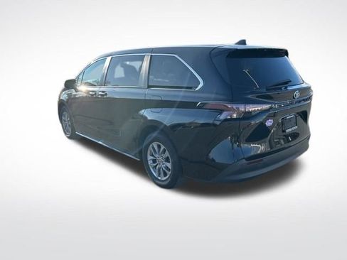 Certified 2024 Toyota Sienna XLE image 7