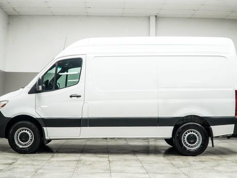 Used 2022 Mercedes-Benz Sprinter 2500 image 8
