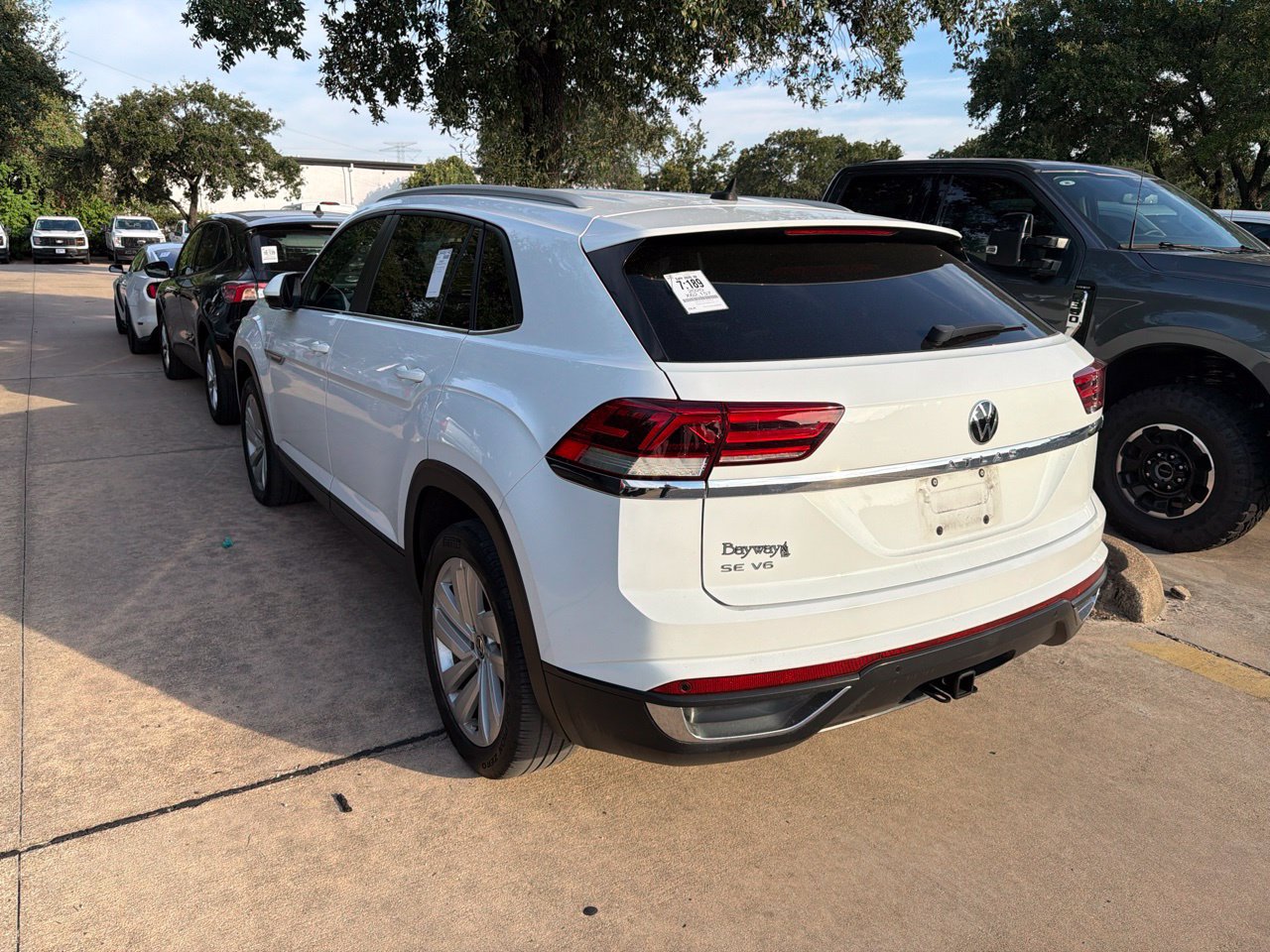 Used 2020 Volkswagen Atlas Cross Sport SE FWD image 2