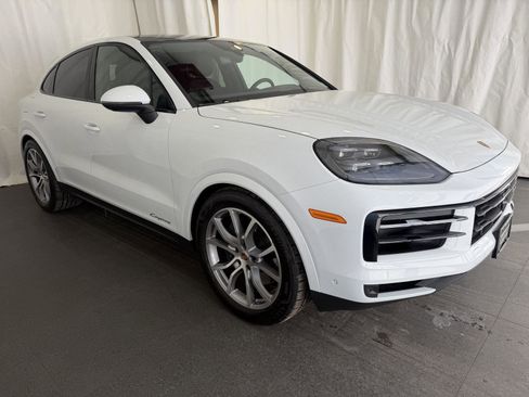 Certified 2025 Porsche Cayenne Coupe image 7