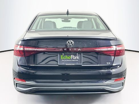 Used 2025 Volkswagen Jetta SE FWD image 5