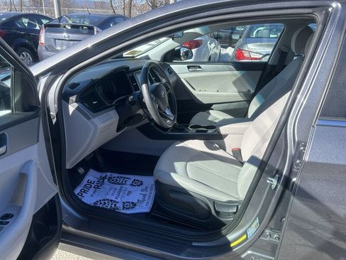 Used 2018 Hyundai Sonata SE w/ Cargo Package image 9