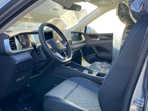 New 2026 Volkswagen Tiguan SE image 2