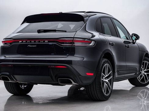 Certified 2025 Porsche Macan AWD/4WD image 11
