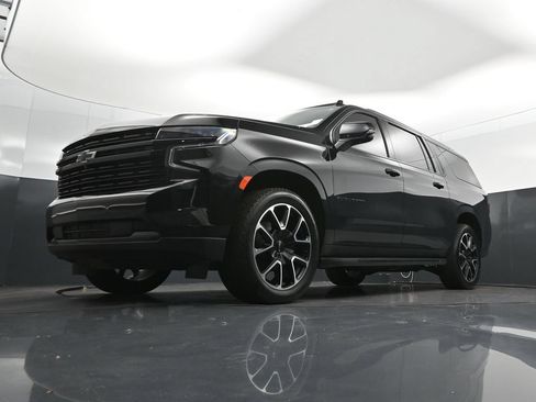 Used 2023 Chevrolet Suburban RST w/ Luxury Package AWD/4WD image 39