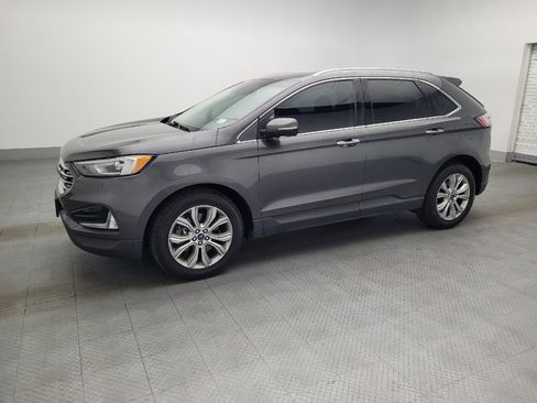 Used 2019 Ford Edge Titanium image 2