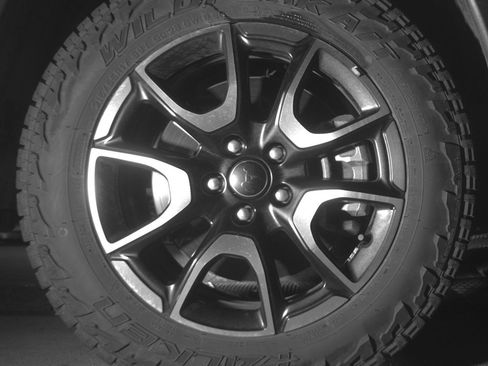 Used 2025 Jeep Compass Trailhawk image 12