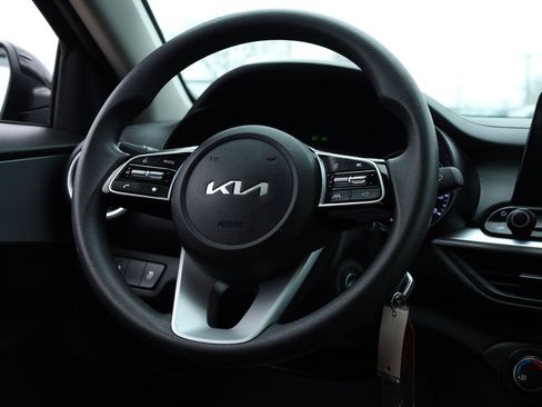 Used 2023 Kia Forte LXS w/ LXS Technology Package image 7