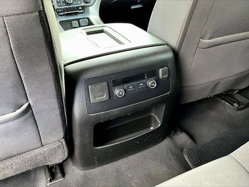 Used 2020 Chevrolet Suburban LS image 27