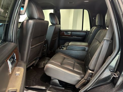 Used 2013 Lincoln Navigator 2WD w/ HD Trailer Tow Pkg image 20