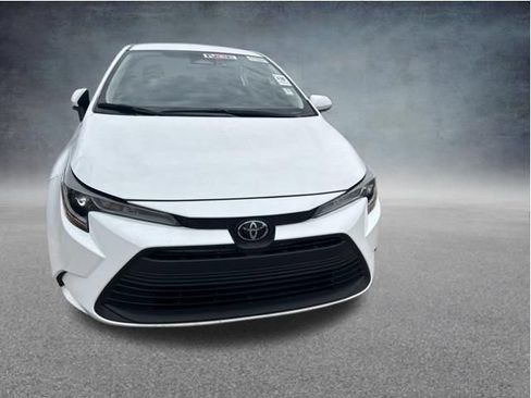 Used 2025 Toyota Corolla LE FWD image 13
