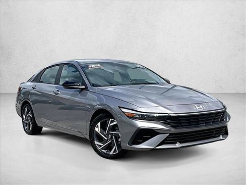 Used 2025 Hyundai Elantra Sport w/ Cargo Package FWD image 12