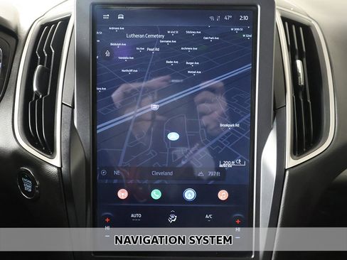 Used 2024 Ford Edge SEL image 3