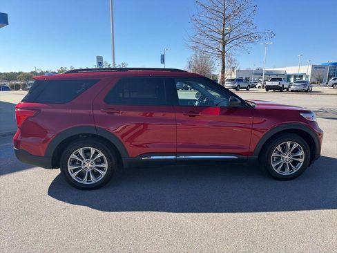 Used 2023 Ford Explorer XLT w/ Equipment Group 202A image 8