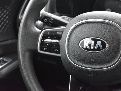 Used 2021 Kia Sorento LX image 17