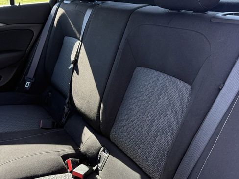 Used 2019 Buick Regal Preferred w/ Driver Confidence Package I image 5