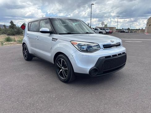 Used 2015 Kia Soul + FWD image 3