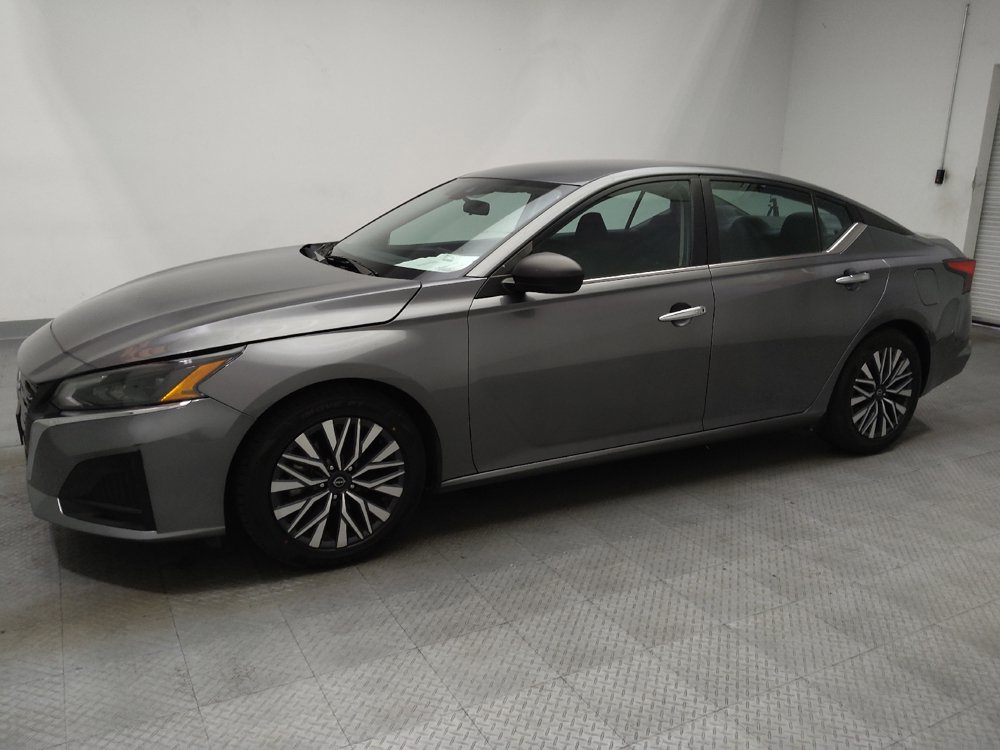 Used 2024 Nissan Altima 2.5 SV FWD image 2