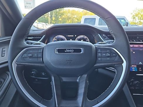 New 2025 Jeep Grand Cherokee Limited w/ Luxury Tech Group II image 42